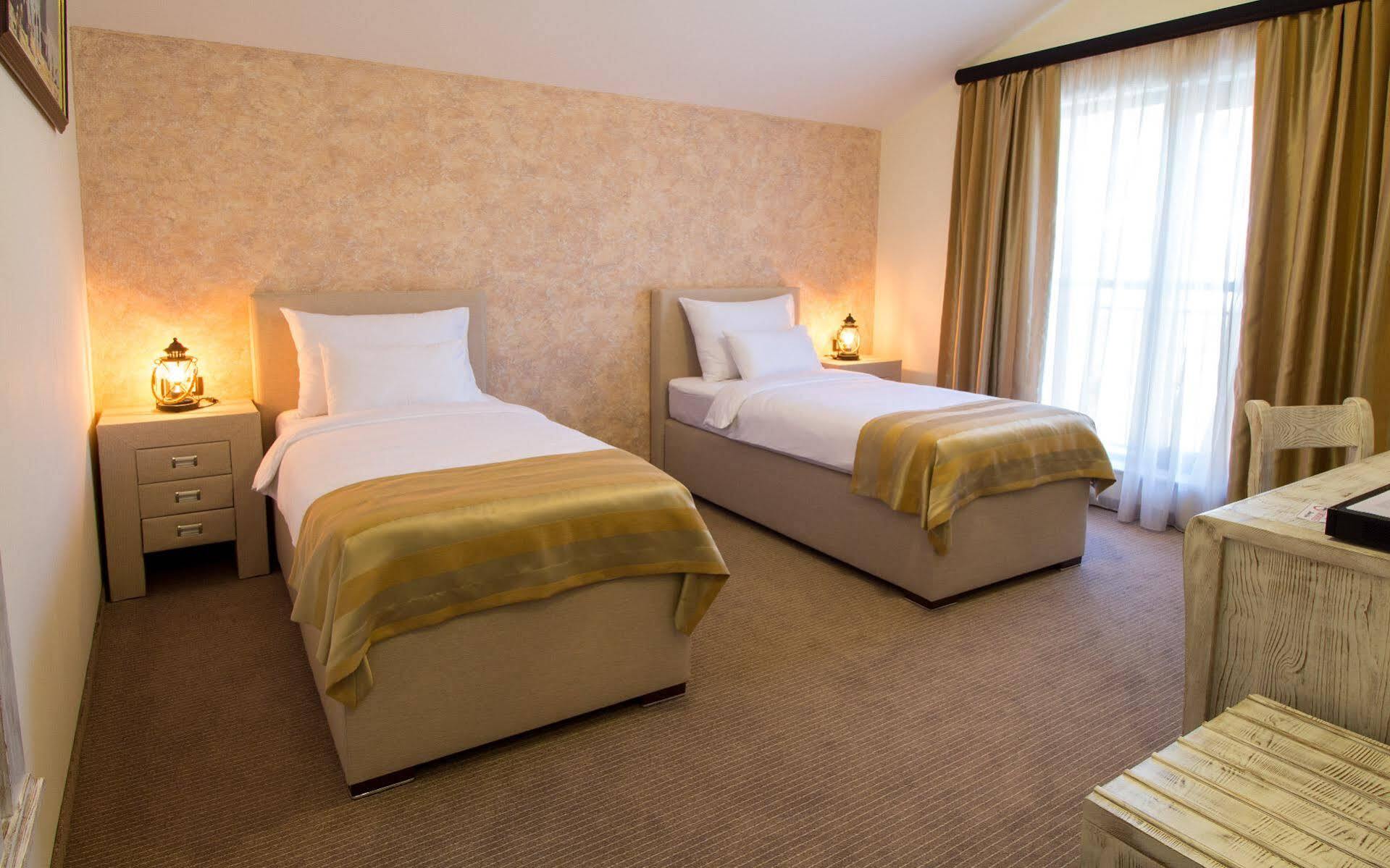 Hotel Helada 蒂瓦特 外观 照片